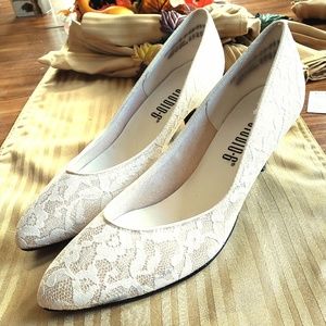 Vintage Bridal Lace and Satin Low Heel Pump
